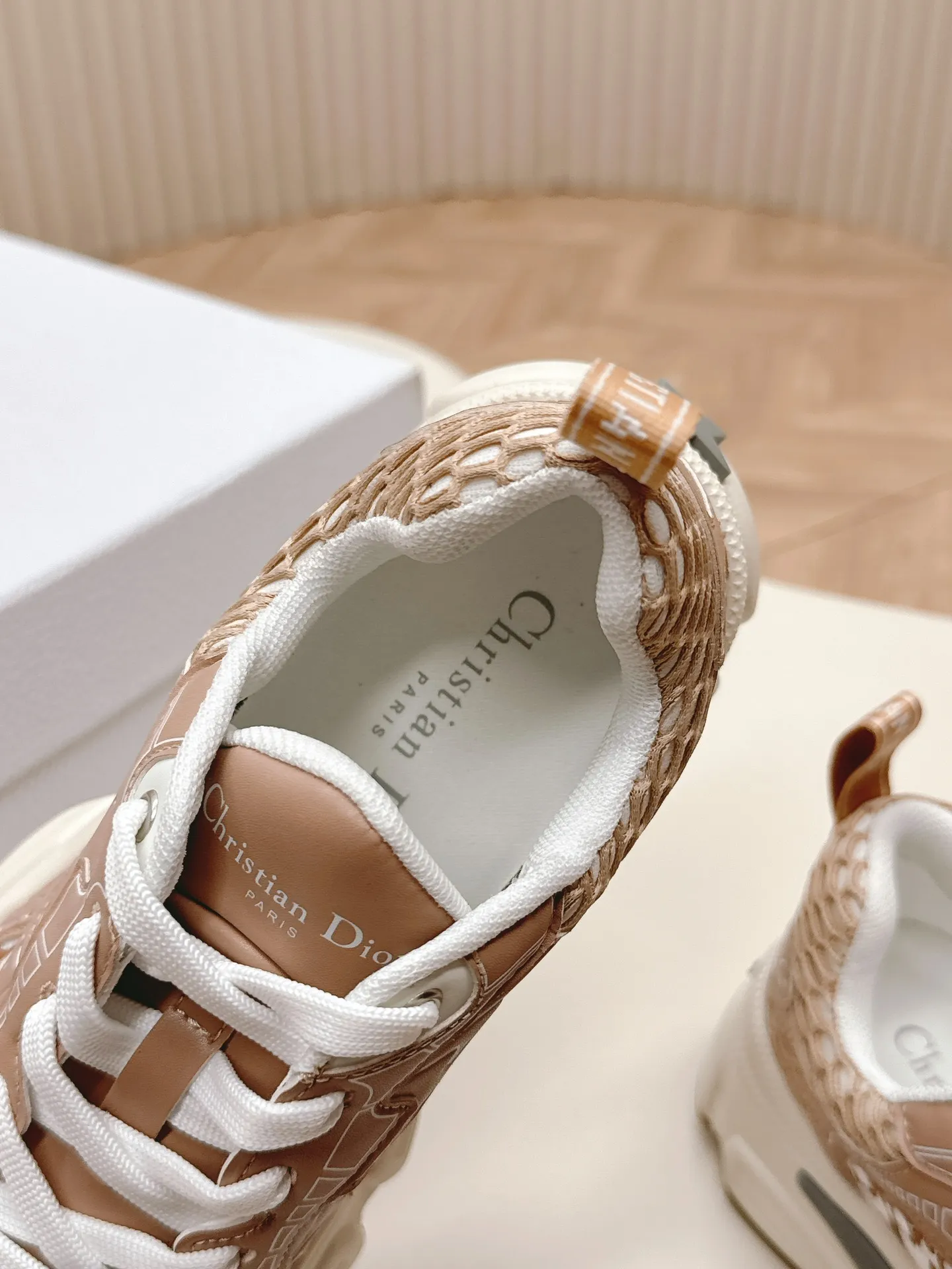 👟👟Ex-factory price 620👟👟 Hot item, star model 2024 main hot item, the newly released Dior Chrono new casual sports shoes, running shoes, dad shoes are really cool, full of futuristic feeling! Really cool! Once again interpreting Dior's concept of cool fashion, the lucky star will bless you with good luck. The new EVA sole is super light and super soft! A perfect replica of the original! Fully matched material and mold! ! 35-40